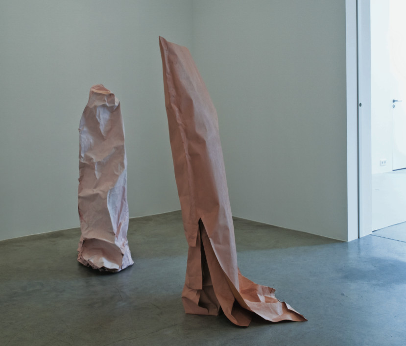 View of &#8220;Karla Black,&#8221; 2008, Gisela Caption画廊，科隆。