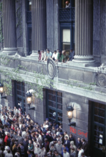 学生占领哥大的汉密尔顿大厅，纽约，1968年4月24日. 图片：Hulton Archive/Getty Images.