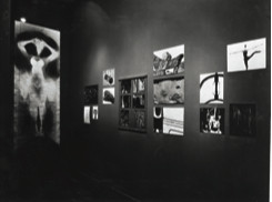 “摄影中的抽象”现场，1951，纽约当代艺术馆。