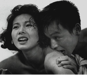 大岛渚，《青春残酷物语》，1960，35毫米彩色影片，96分钟。 Miyuki Kuwano和川津佑介。