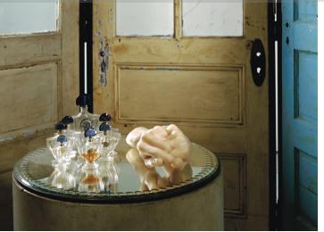 路易丝·布尔乔亚、《密室2》、1991、多种媒质、83x60x60″