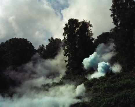 西普里安•加里安、《虚构战争的真实遗址之四》、2004、彩色图片、100×150厘米。