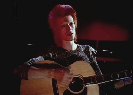 大卫•鲍伊1972年的音乐录像《太空星尘》截图，Mick Rock导演。