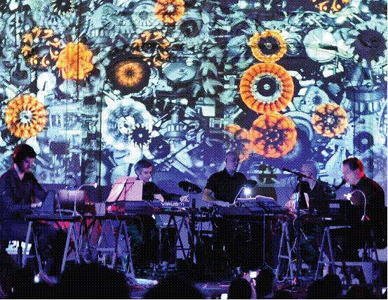 莱巴赫乐团在伦敦布什音乐厅表演、2009年2月9日。