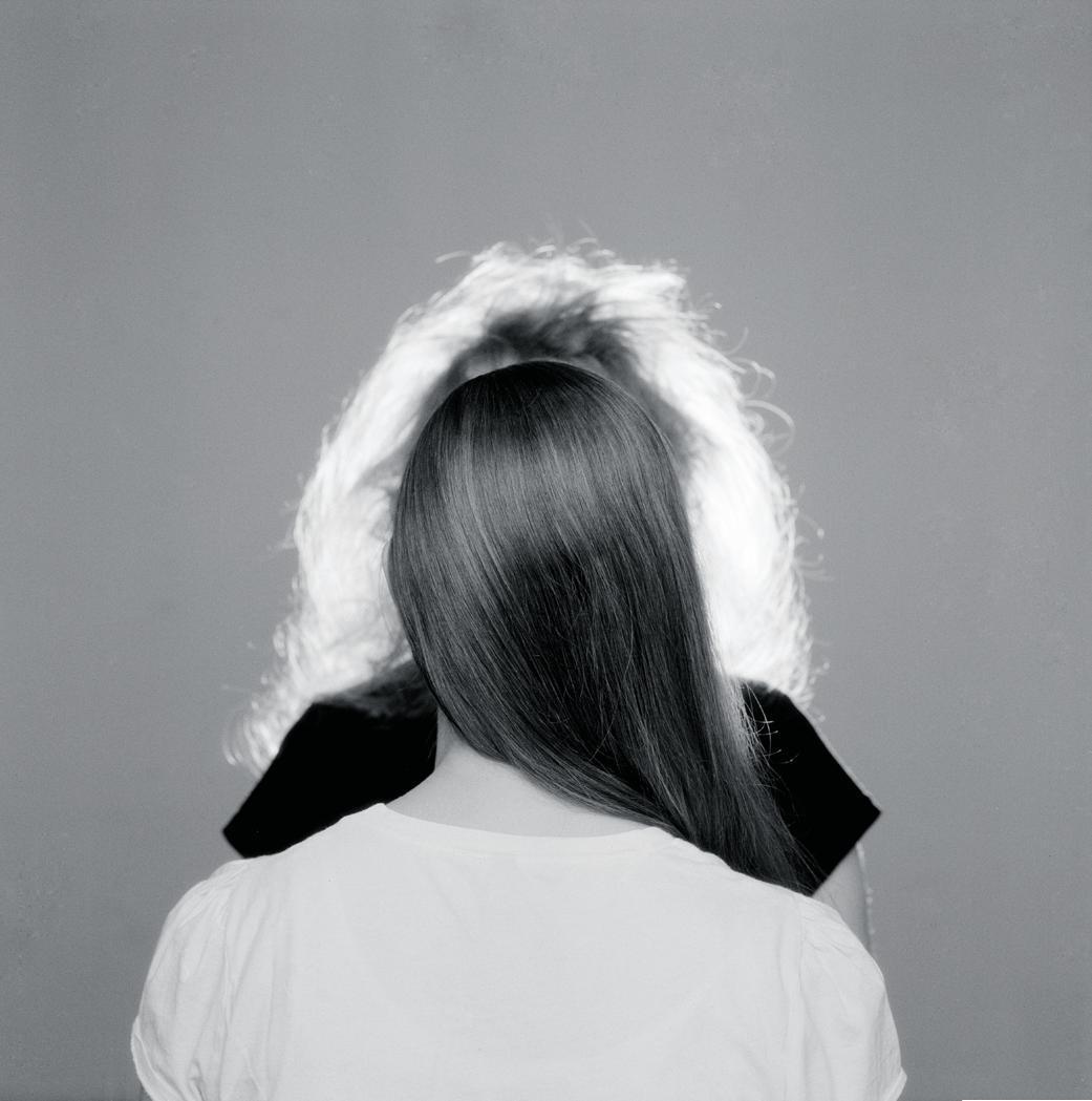 妮娜•霍夫曼（Nina Hoffmann），《无题（KS）》（Untitled [KS], 2009）（局部），35毫米黑白幻灯片投影，规格可变。选自“神庙里的豹”。