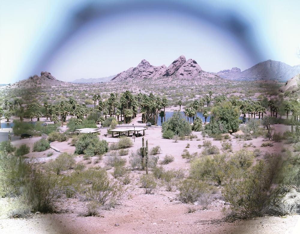 马茨•莱德斯坦姆（Matts Leiderstam），《风景（巴巴哥公园）》（View [Papago Park] , 2007），九张彩色照片之一，12 3⁄4 x 15"。