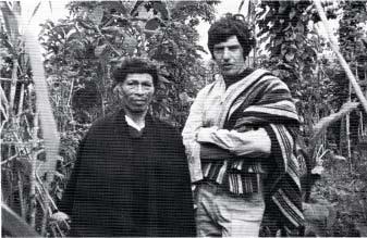 麦克•陶西格与Don Pedro在他的院子中，哥伦比亚，1977