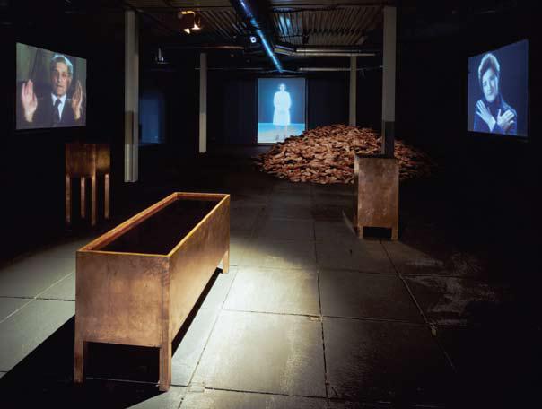 阿布拉莫维奇，《巴尔干巴洛克》，1997行为表演，三通道影像装置