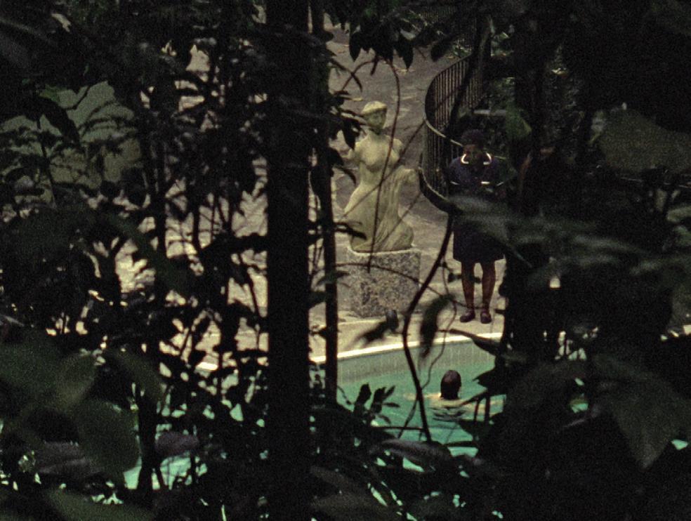 塔玛•圭玛雷斯，《Canoas》，2010年，由16毫米彩色胶片电影转录的高清录像，时长13分钟 25秒。