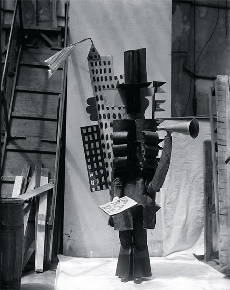 狄亚基列夫制作的《散步》中，为美国经理人设计的戏服，1917。