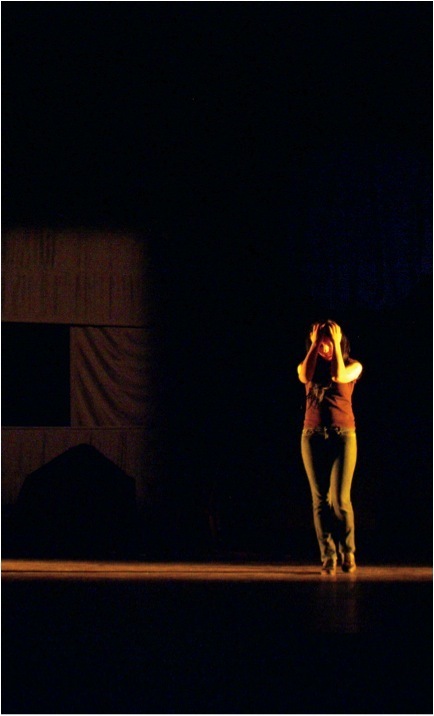 罗伯特•惠特曼，《护照》，2011年，排演现场，蒙特克莱尔州立大学亚历山大•卡瑟尔剧场，2011年2月
