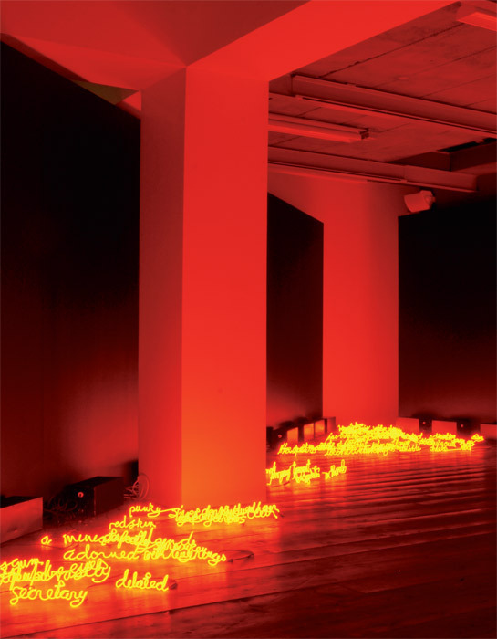 吉尔-马季德、“我能灼烧你的脸”雕塑、2008、 霓虹、变压器、电线、装置现场 	Stroom Den Haag, The Hague.
