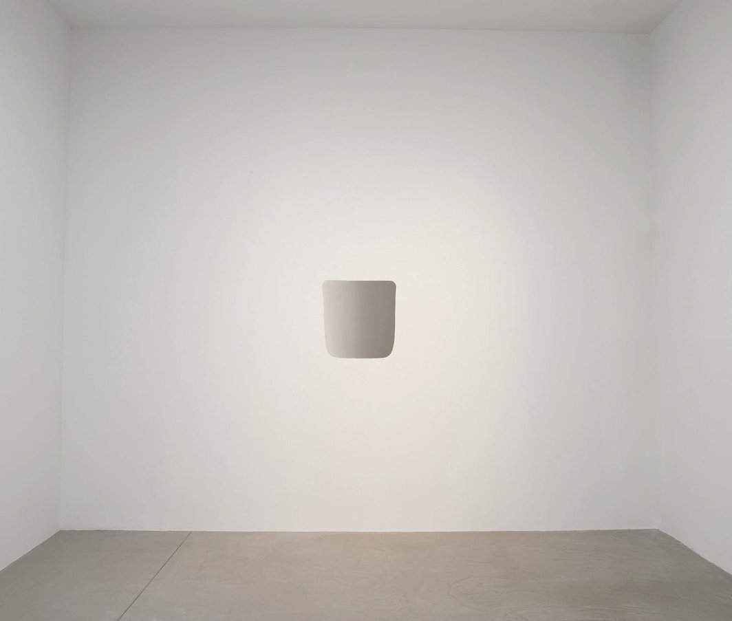李禹焕，《对话-空间》，2008, 油彩与矿物质颜料于墙面上，装置，利森画廊（Lisson Gallery）, 伦敦。