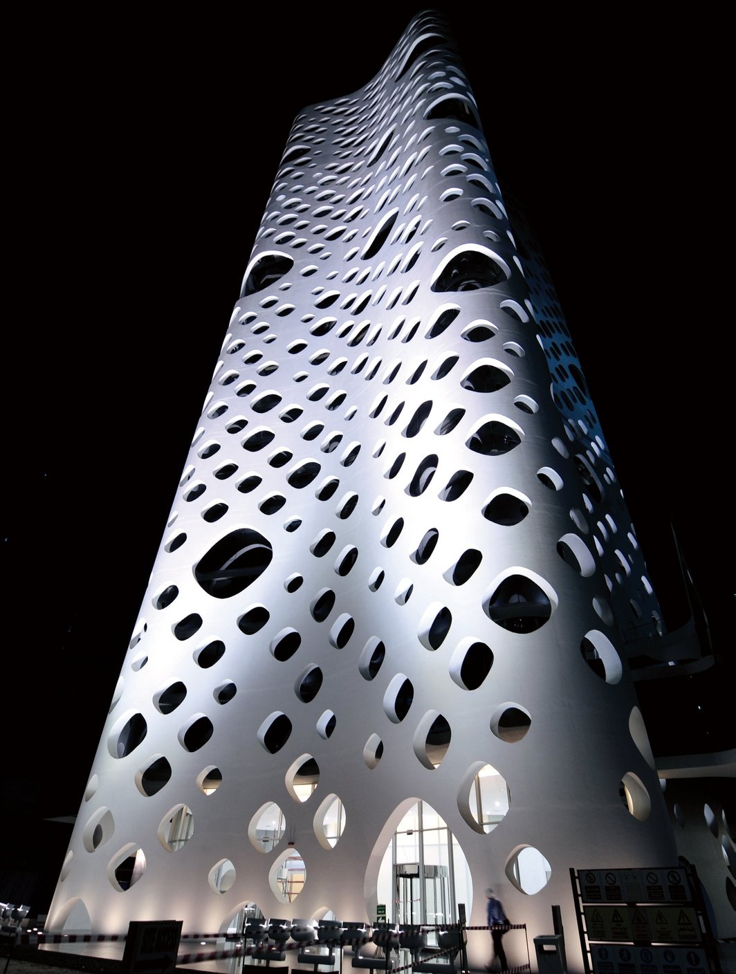 Reiser + Umemoto事务所，O-14大厦，2006–11，迪拜。
