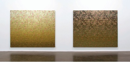 梁远苇，《金色笔记》场景，2010, 北京公社，北京。 左起：双幅绘画2010-1（左）、双幅绘画2010-1（右），2010。