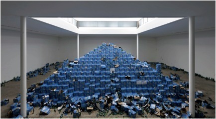 1, 西普里安·加亚尔（Cyprien Gaillard）,《发现的恢复》， 2011， 纸箱、玻璃、金属、啤酒、装置展览现场， KW当代艺术协会，柏林。