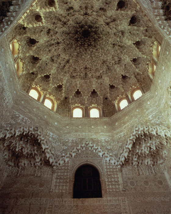 阿尔汉布拉宫两姐妹厅拱顶，格拉纳达，西班牙，约1230年。 