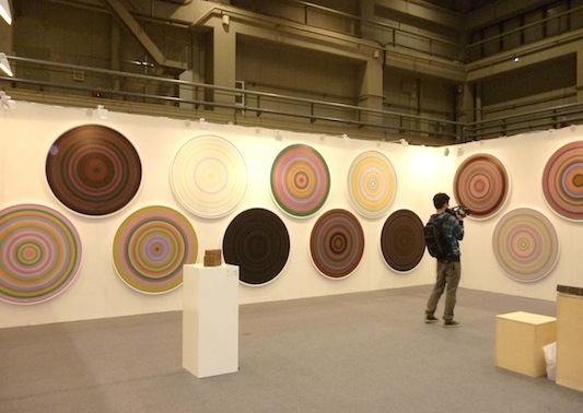 颜磊和王郁洋的作品在唐人画廊的展位。