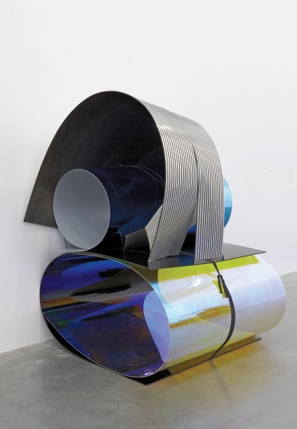 Julia Dault, 《无题19》(2012年2月4日3:00 pm–8:30 pm), 树脂玻璃、绷圈、线，170 x 146 x 124cm。