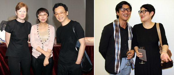 左：艺术评论家凯伦·史密斯（Karen Smith）, 站台中国总监孙宁, 词作家姚谦。右： 策展人与艺术家Joseph Ng (左)与策划人李国瑜（Davina Lee）。