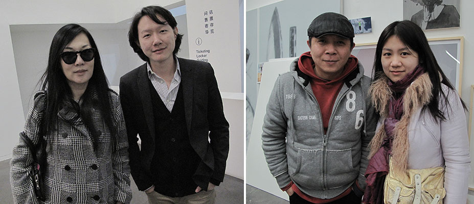 左：干玮玮女士和民生美术馆的刘佳。右：艺术家金锋（小）和策展人巢佳幸。