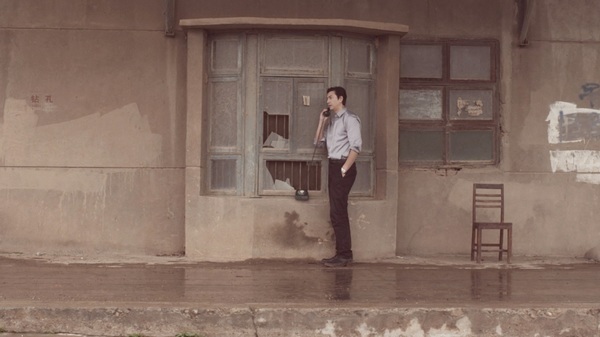 SHIMURAbros,《弗洛伦斯•劳伦斯,你看到了什么?》 ,2013,3屏装置,20'.