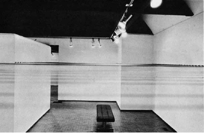 莱斯・莱文，《电击》，1968年，金属线、定制电子装置、静电。展览现场，Douglas画廊，温哥华。