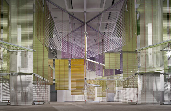 杨海固，《三重折叠和多重扭曲》（局部》，2013，百叶窗，尺寸可变.