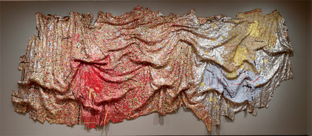 艾尔·阿纳苏，《重力与优美》，2010，铝和铜线，12‘ 1 5/8“ x 36’ 9”。