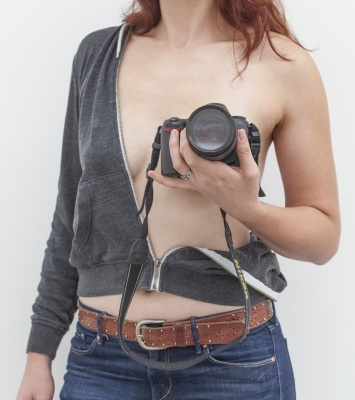 达伦・贝德尔，《阴茎和僵尸电影，乳房和照相机，阴蒂和游戏，肛门和灰色，睾丸和周末》（局部），2013，真人模特和综合材料，尺寸可变。
