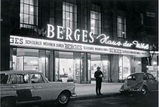 Berges家具店，“与波普共生：一场资本主义现实主义展示”展场，杜塞尔多夫，1963年10月。摄影：Reiner Ruthenbeck。