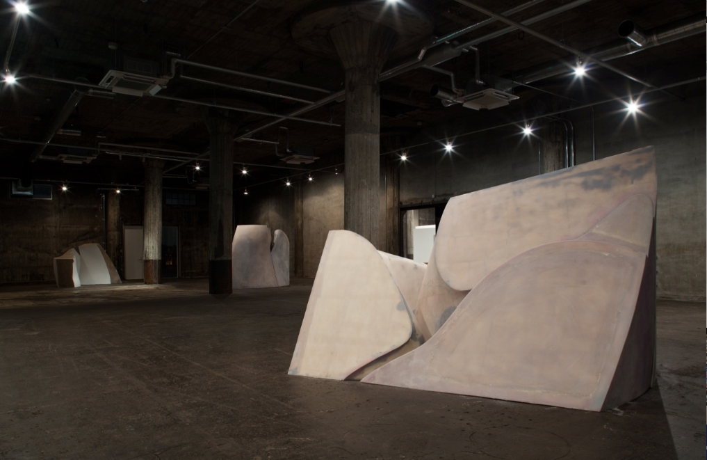 “形式的发声”展览现场，BankART Studio NYK，2014.摄影：Shu Nakagawa.