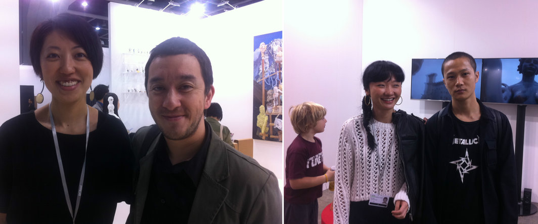 左：Shugo Arts画廊总监大柄聪子和策展人秦思源；右：艺术家关小和尉洪磊.
