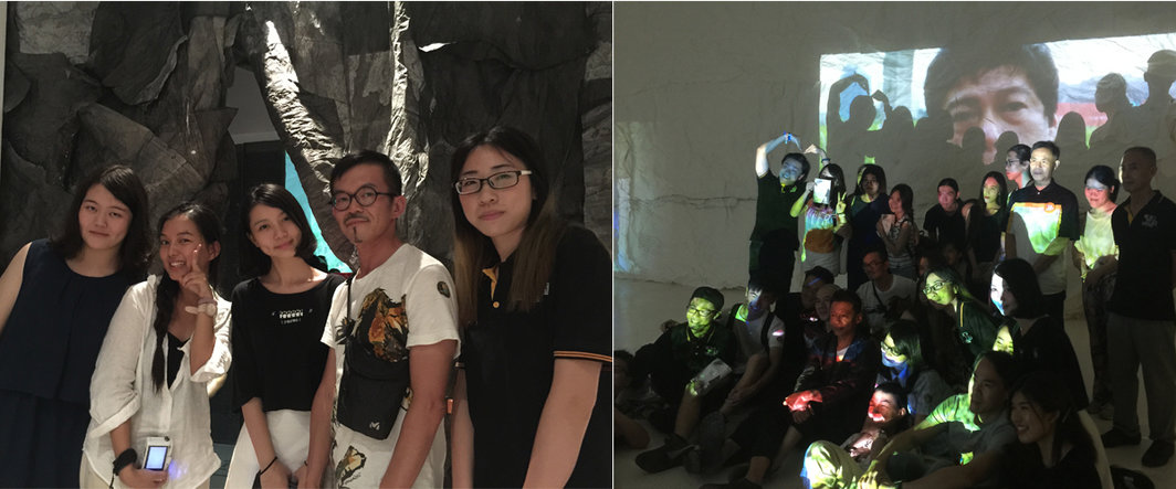 左：“郊游”展览设计李天爵及布展志愿者；右：蔡明亮、李康生与布展志愿者集体合影.
