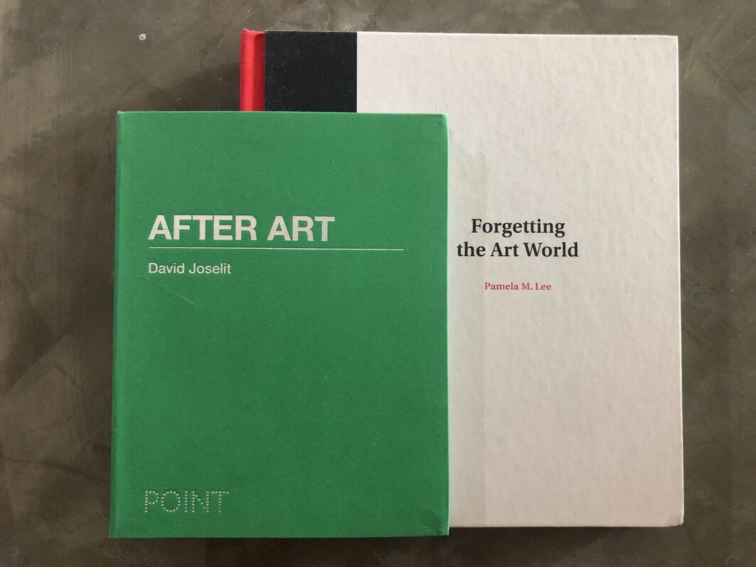 左：大卫·乔斯利特，《艺术之后》，2012，普林斯顿大学出版社；右：帕梅拉·M·李，《忘记艺术世界》，2012，MIT出版社出版.