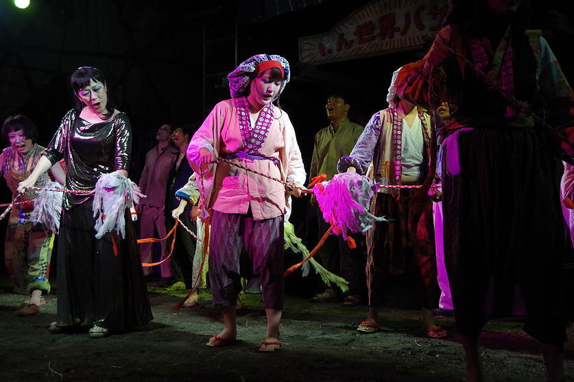 东京“野战之月”剧团公演现场，2015年9月，东京立川市. 图像提供：“野战之月”剧团.