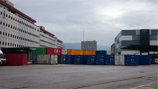 Natural Le Coultre公司的船运集装箱，日内瓦自由港和仓库区，2014年6月4日. 摄影：Hito Steyerl.