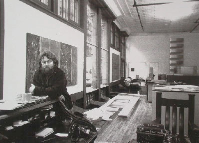 唐纳德·贾德在纽约Spring Street工作室里，约1970年. 摄影：Paul Katz.