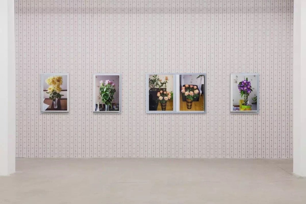 安娜.塔玛尼，《鲜花走私者》，2017，喷墨打印，70×100 cm×3，150×100cm×1.