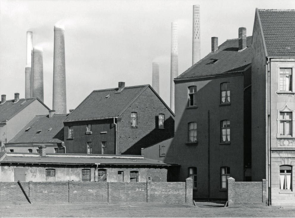 阿尔伯特·伦格-帕契，《鲁尔区的炼锌厂》，1929，gelatin silver print, 6 5⁄8 × 9".