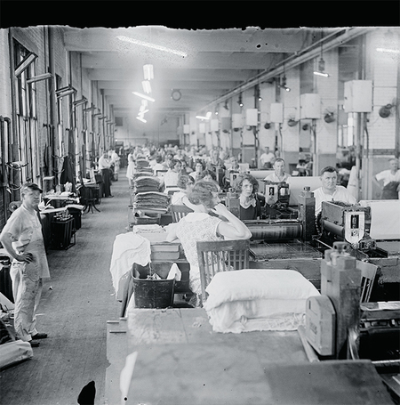 美国铸刻和印钞局（Bureau of Engraving and Printing）的工人，华盛顿特区，1929年6月26日. 图片：美国国会图书馆.