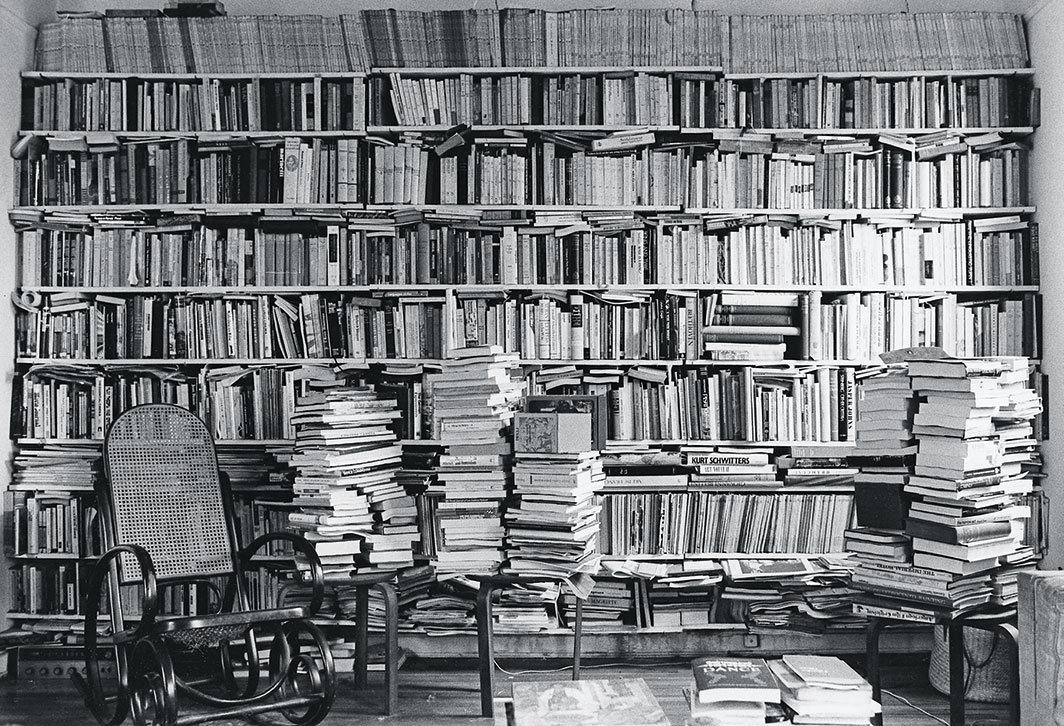 安内特·米歇尔森的书架，纽约，1976. 摄影：Babette Mangolte.