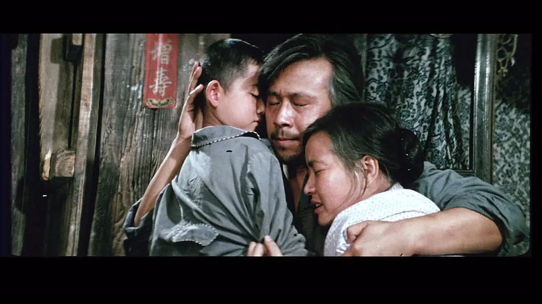 谢晋，《芙蓉镇》，1987，彩色有声，时长164分钟. 胡玉音（刘晓庆饰），秦书田（姜文饰）.