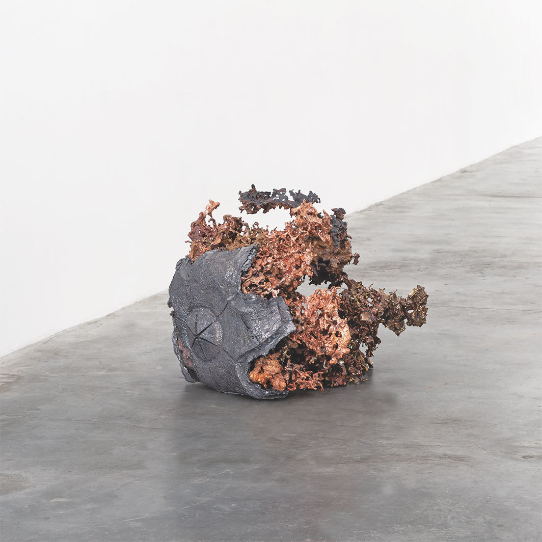 马修·巴尼，《金属块》（Slug），2018，铅，铜，青铜，27 × 32 × 28".