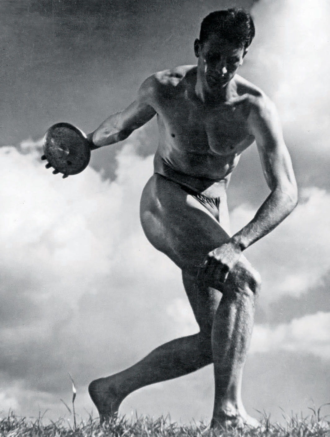 莱尼·里芬斯塔尔，《奥林匹亚》，1938，35毫米，黑白，有声，218分；剧照，摄影：Kobal/Shutterstock.