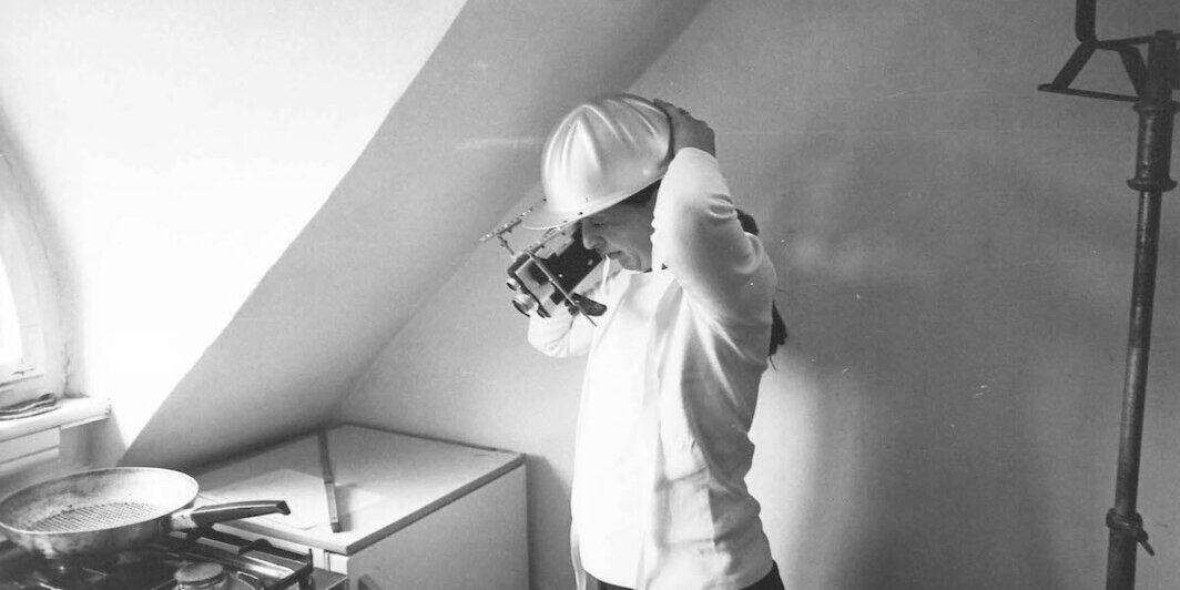 玛格丽特·拉斯佩和她的摄像头盔，1971. 图片：Heiner Ranke/Deutsche Kinemathek, Berlin.