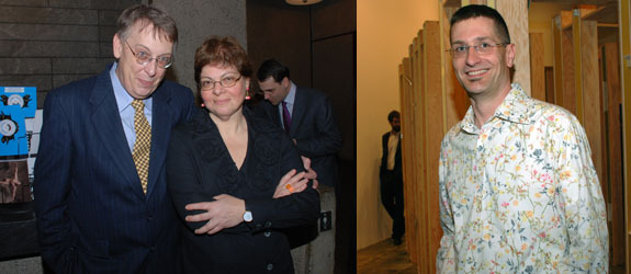 左图：惠特尼策展人David Kiehl和惠特尼首席策展人Donna De Salvo。 右图：双年展艺术家William E. Jones。