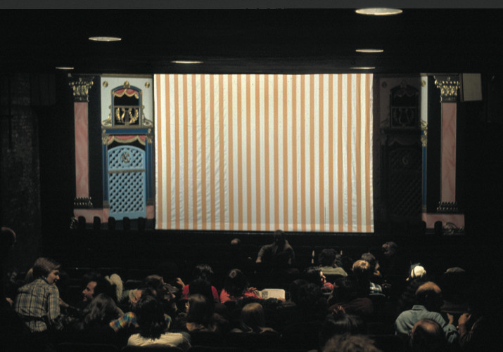 丹尼尔·布伦,  Act III,  work in situ, 1973. 纪实图片，纽约新剧场， 1973年1月。