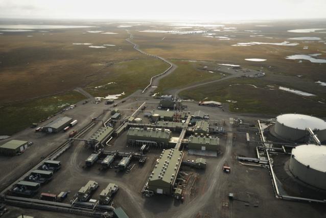 原油在1号管道站汇合，这也是阿拉斯加输油管道的起点，从管道站边缘的地下开始，一直向南延伸。管道是石油从北坡到市场的唯一渠道。所以，这里的土地是可利用的。
