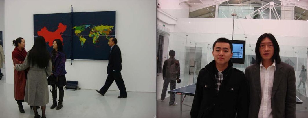 左图：李青个展现场。右图：艺术家李青与评论家朱朱。